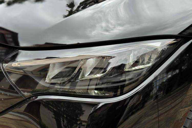 Used Mercedes-Benz EQE 2025 500 4MATIC Luxury Edition Exterior 9