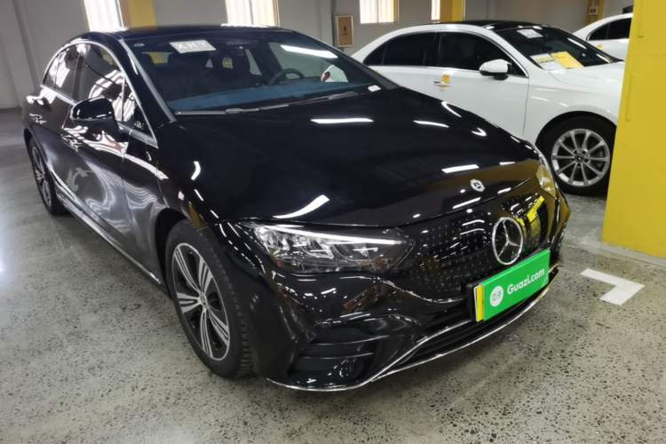 Used Mercedes-Benz EQE 2025 500 4MATIC Pioneer Edition Front Right 45 Deg