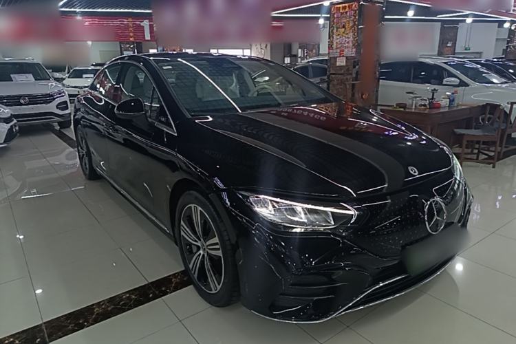 Used Mercedes-Benz EQE 2025 500 4MATIC Pioneer Edition Front Right 45 Deg
