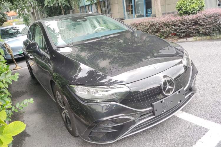 Used Mercedes-Benz EQE 2025 500 4MATIC Pioneer Edition Front Right 45 Deg