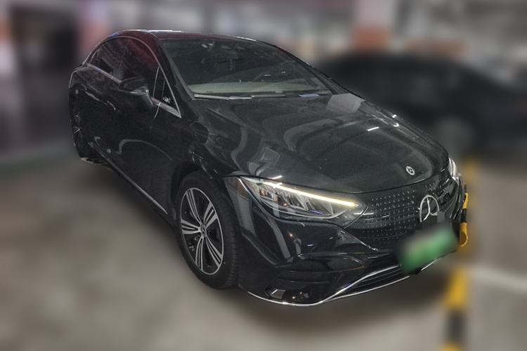 Used Mercedes-Benz EQE 2025 500 4MATIC Luxury Edition Front Right 45 Deg