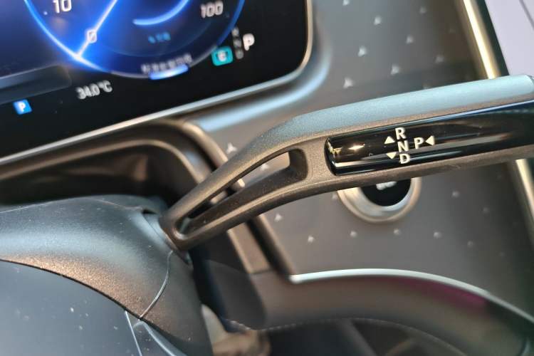 Used Mercedes-Benz EQE 2025 500 4MATIC Flagship Edition Gear Lever