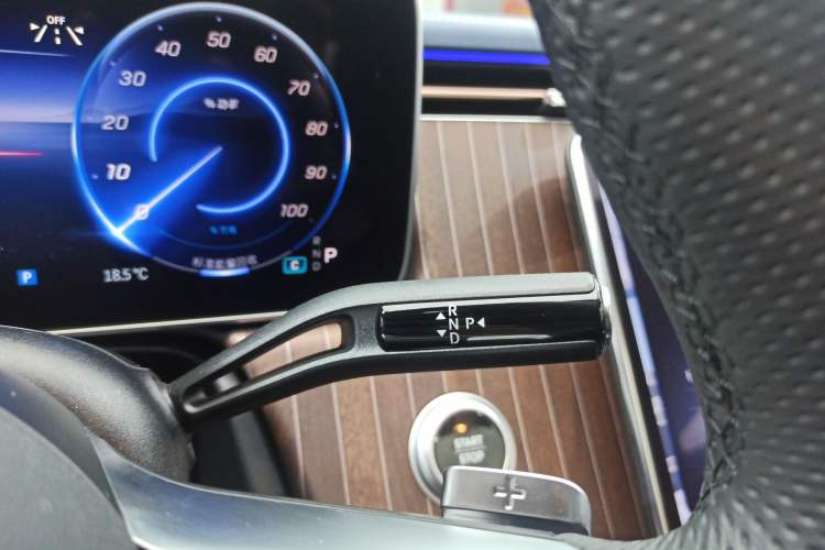 Used Mercedes-Benz EQE 2025 500 4MATIC Pioneer Edition Gear Lever