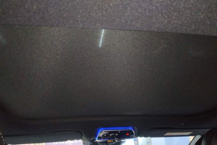 Used Mercedes-Benz EQE 2025 500 4MATIC Luxury Edition Headliner
