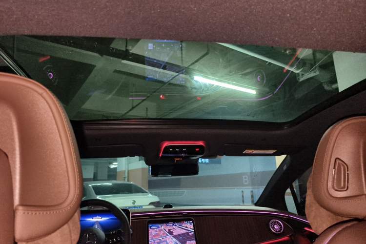 Used Mercedes-Benz EQE 2025 500 4MATIC Luxury Edition Headliner