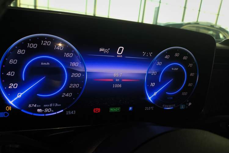 Used Mercedes-Benz EQE 2025 500 4MATIC Pioneer Edition Instrument Cluster