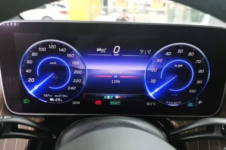 Used Mercedes-Benz EQE 2025 500 4MATIC Pioneer Edition Instrument Cluster