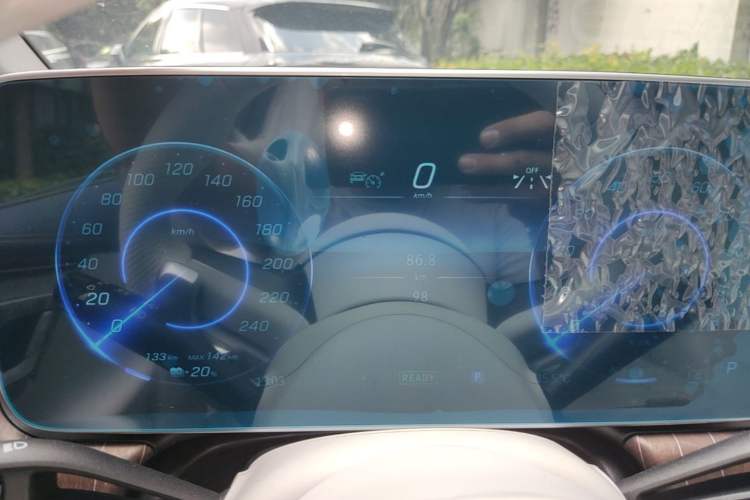 Used Mercedes-Benz EQE 2025 500 4MATIC Pioneer Edition Instrument Cluster