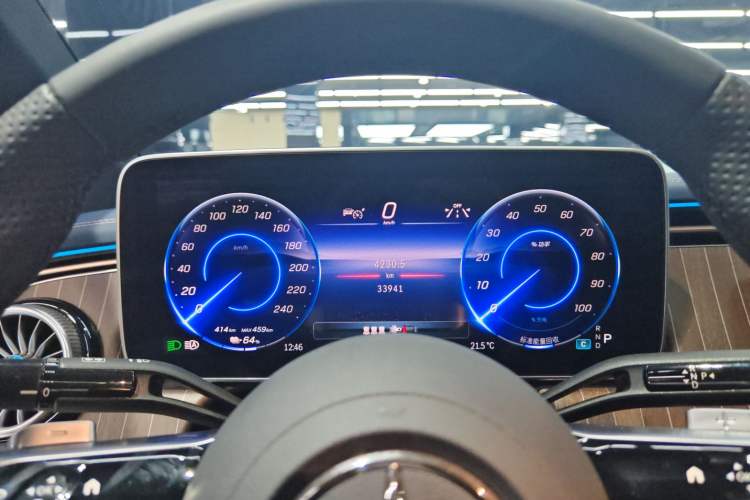 Used Mercedes-Benz EQE 2025 500 4MATIC Pioneer Edition Instrument Cluster