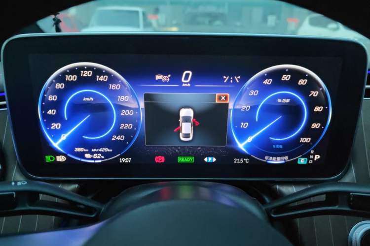 Used Mercedes-Benz EQE 2025 500 4MATIC Pioneer Edition Instrument Cluster