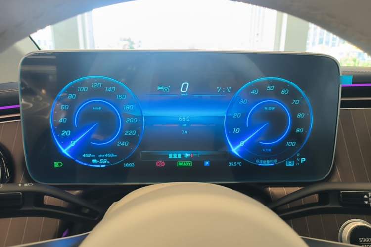 Used Mercedes-Benz EQE 2025 500 4MATIC Pioneer Edition Instrument Cluster