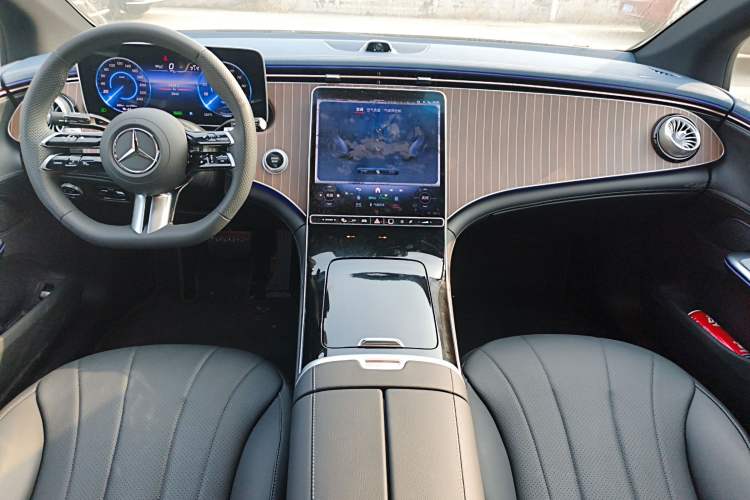 Used Mercedes-Benz EQE 2025 500 4MATIC Pioneer Edition Interior 2