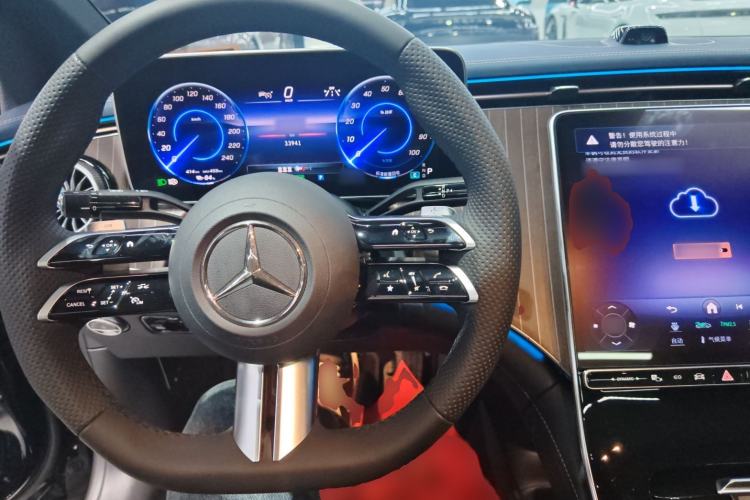 Used Mercedes-Benz EQE 2025 500 4MATIC Pioneer Edition Interior 2