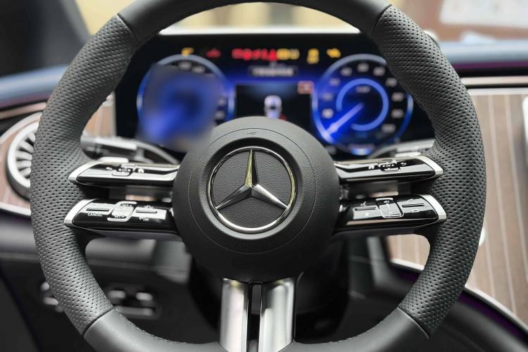 Used Mercedes-Benz EQE 2025 500 4MATIC Luxury Edition Interior 2