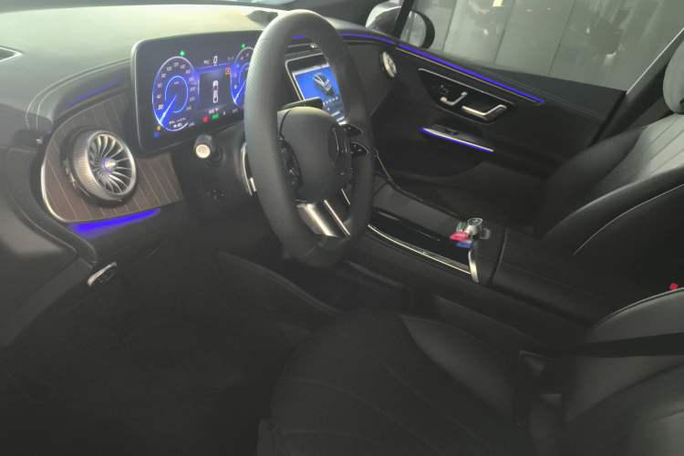 Used Mercedes-Benz EQE 2025 500 4MATIC Pioneer Edition Interior 3