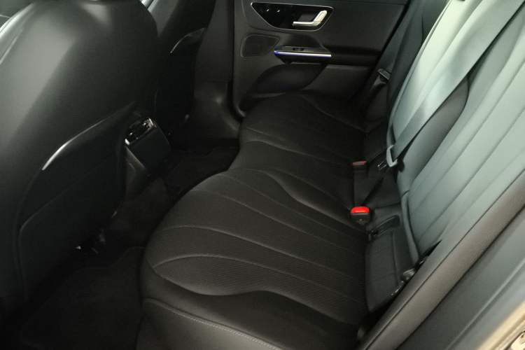 Used Mercedes-Benz EQE 2025 500 4MATIC Pioneer Edition Interior 4