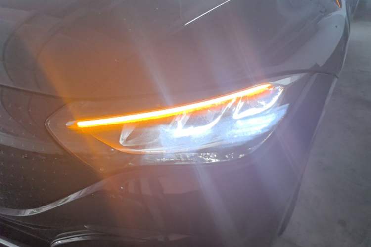 Used Mercedes-Benz EQE 2025 500 4MATIC Pioneer Edition Left Front Headlight