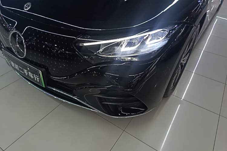 Used Mercedes-Benz EQE 2025 500 4MATIC Pioneer Edition Left Front Headlight