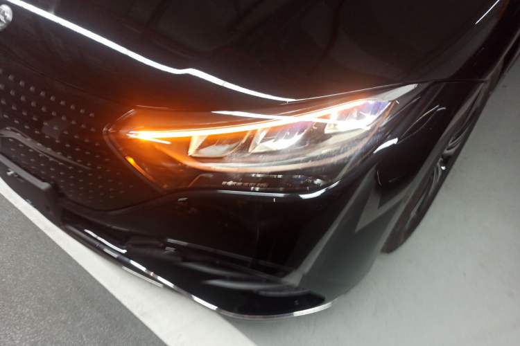 Used Mercedes-Benz EQE 2025 500 4MATIC Luxury Edition Left Front Headlight