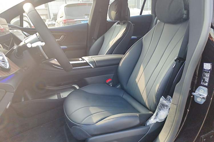 Used Mercedes-Benz EQE 2025 500 4MATIC Pioneer Edition Left Front Seat