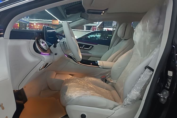 Used Mercedes-Benz EQE 2025 500 4MATIC Pioneer Edition Left Front Seat