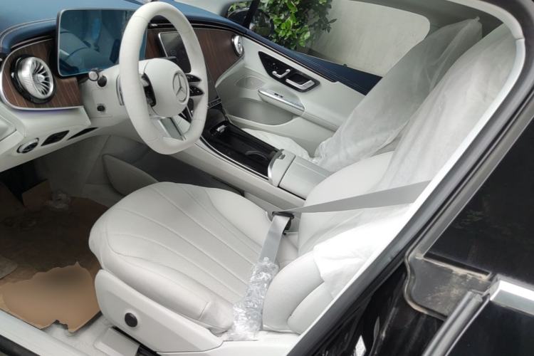 Used Mercedes-Benz EQE 2025 500 4MATIC Pioneer Edition Left Front Seat