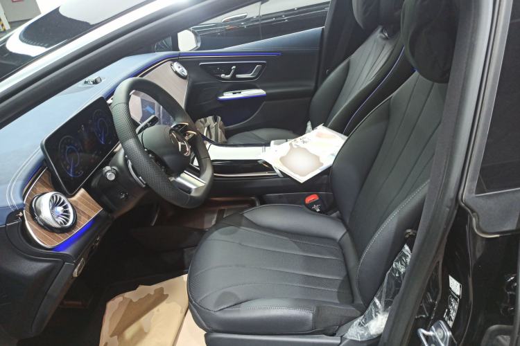 Used Mercedes-Benz EQE 2025 500 4MATIC Pioneer Edition Left Front Seat