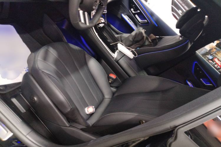 Used Mercedes-Benz EQE 2025 500 4MATIC Luxury Edition Left Front Seat