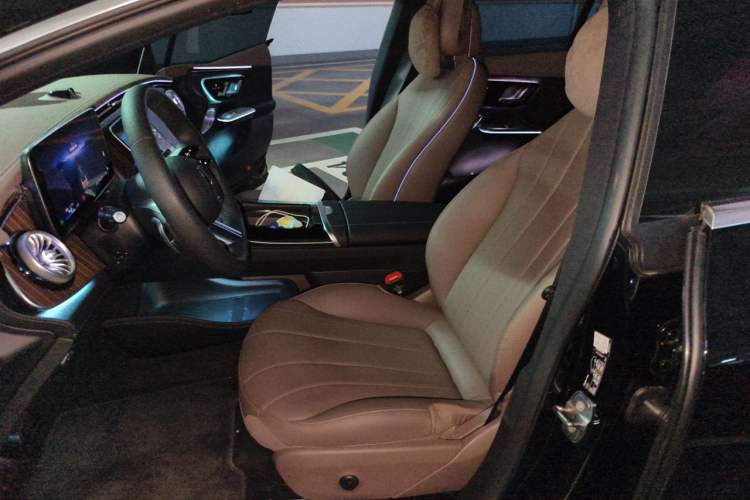 Used Mercedes-Benz EQE 2025 500 4MATIC Luxury Edition Left Front Seat