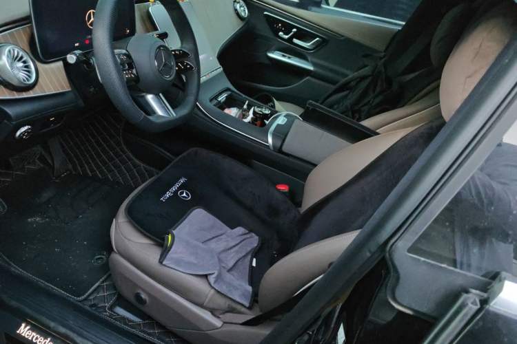 Used Mercedes-Benz EQE 2025 500 4MATIC Pioneer Edition Left Front Seat