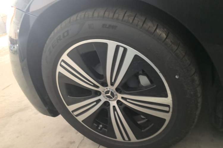 Used Mercedes-Benz EQE 2025 500 4MATIC Pioneer Edition Left Front Wheel Hub
