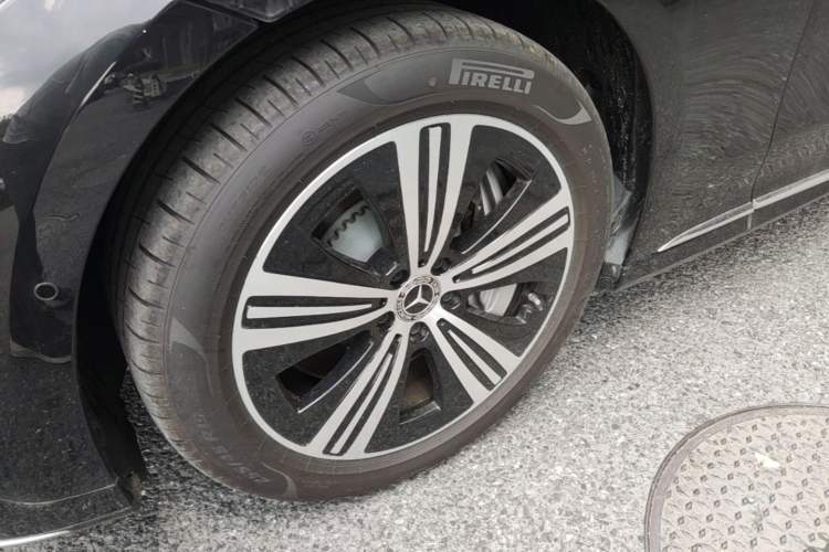 Used Mercedes-Benz EQE 2025 500 4MATIC Pioneer Edition Left Front Wheel Hub
