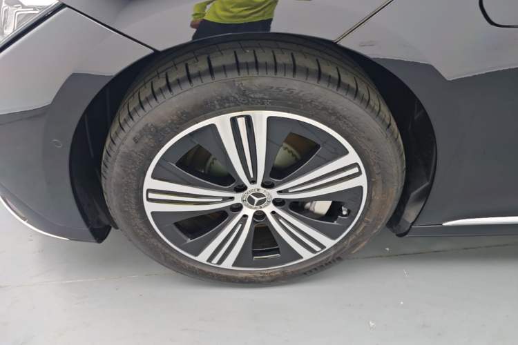 Used Mercedes-Benz EQE 2025 500 4MATIC Pioneer Edition Left Front Wheel Hub