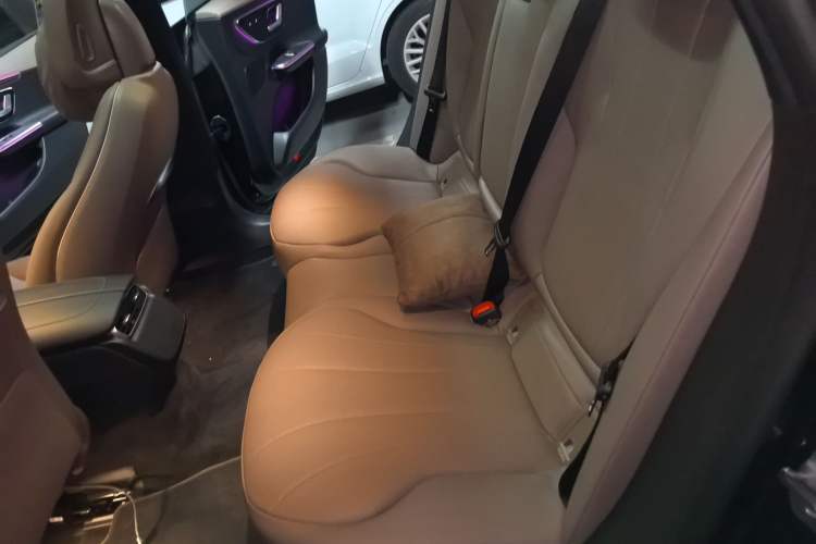 Used Mercedes-Benz EQE 2025 500 4MATIC Pioneer Edition Left Rear Seat