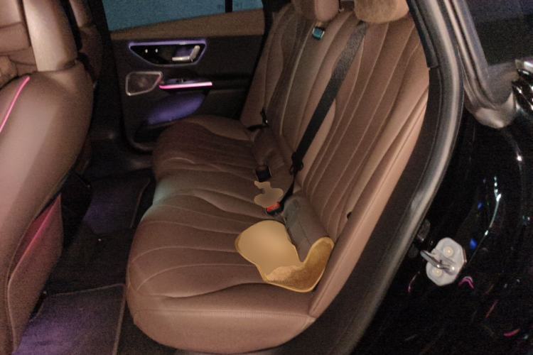 Used Mercedes-Benz EQE 2025 500 4MATIC Luxury Edition Left Rear Seat