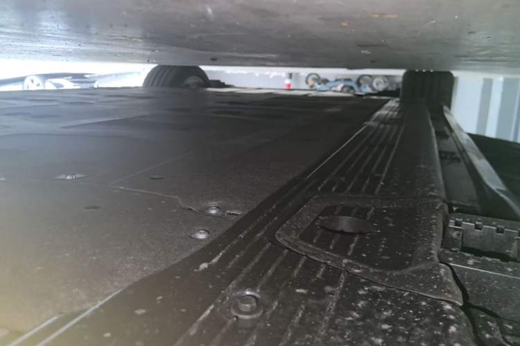 Used Mercedes-Benz EQE 2025 500 4MATIC Pioneer Edition Left Side Sill