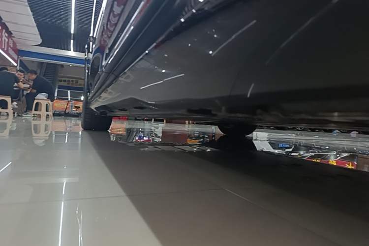 Used Mercedes-Benz EQE 2025 500 4MATIC Pioneer Edition Left Side Sill