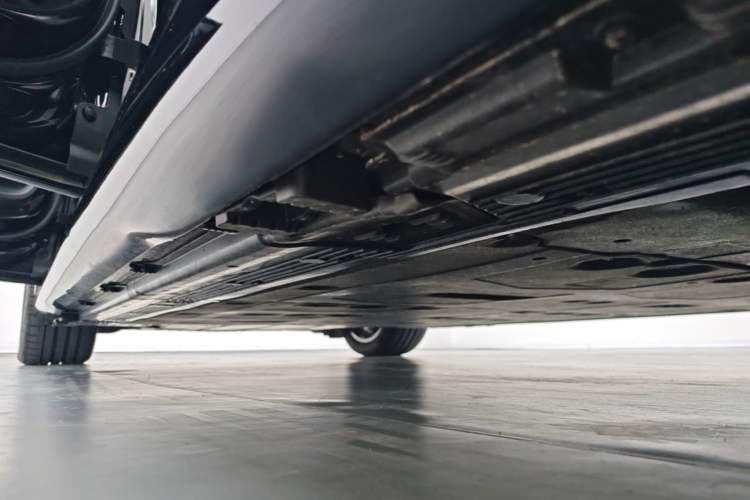 Used Mercedes-Benz EQE 2025 500 4MATIC Pioneer Edition Left Side Sill