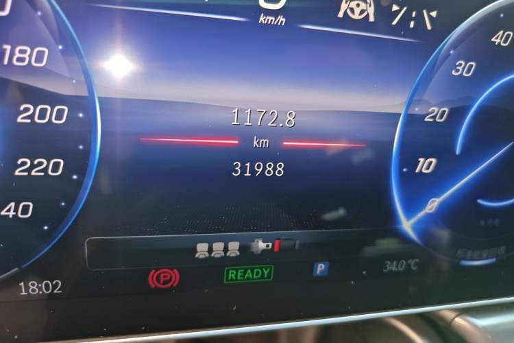 Used Mercedes-Benz EQE 2025 500 4MATIC Flagship Edition Odometer Close Up