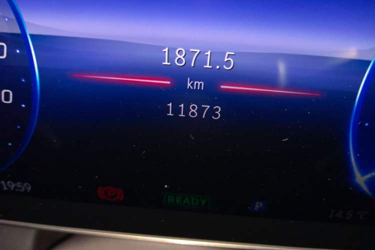Used Mercedes-Benz EQE 2025 500 4MATIC Pioneer Edition Odometer Close Up