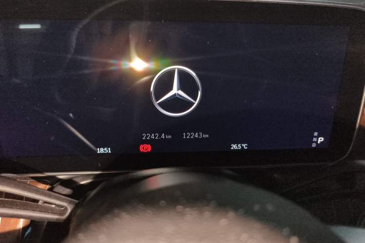 Used Mercedes-Benz EQE 2025 500 4MATIC Luxury Edition Odometer Close Up