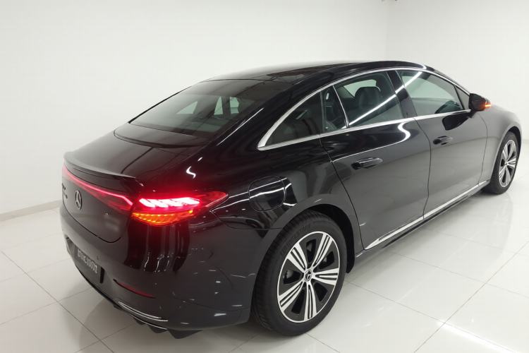 Used Mercedes-Benz EQE 2025 500 4MATIC Luxury Edition Rear Right 45 Deg