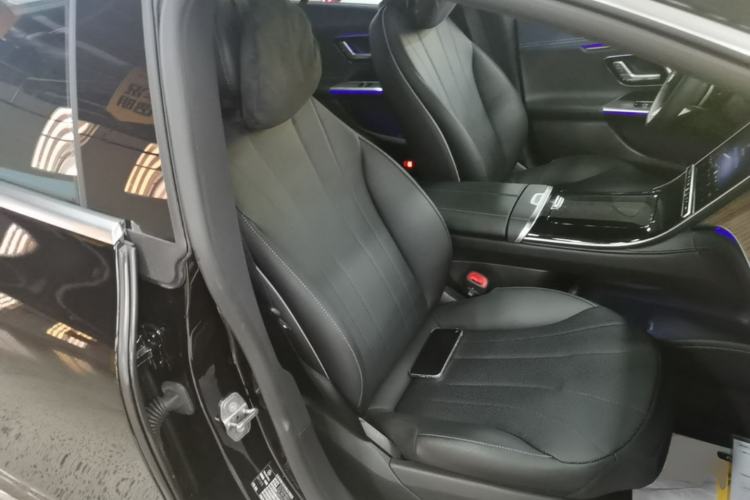 Used Mercedes-Benz EQE 2025 500 4MATIC Pioneer Edition Right Front Seat