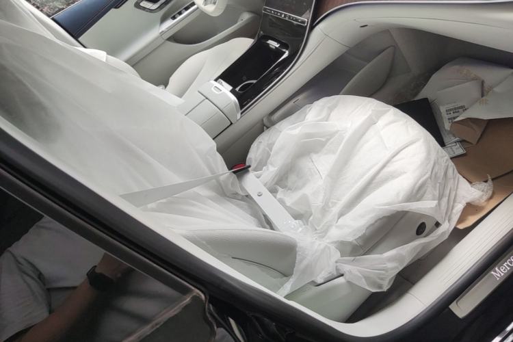 Used Mercedes-Benz EQE 2025 500 4MATIC Pioneer Edition Right Front Seat