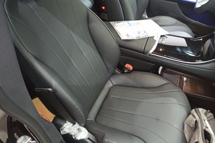 Used Mercedes-Benz EQE 2025 500 4MATIC Pioneer Edition Right Front Seat