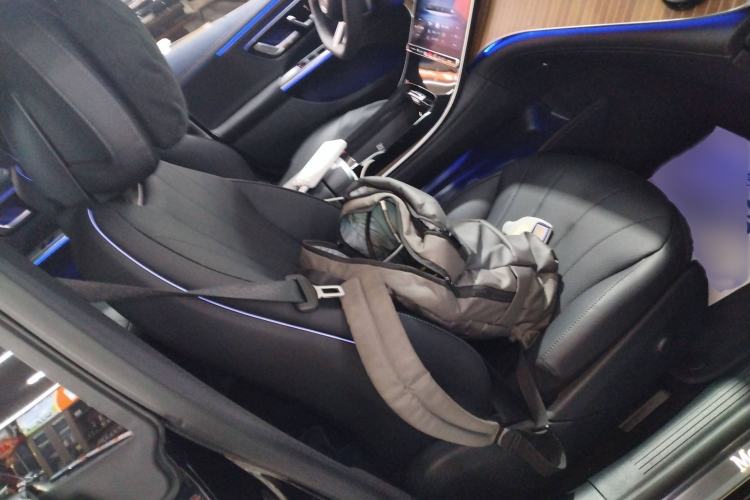 Used Mercedes-Benz EQE 2025 500 4MATIC Luxury Edition Right Front Seat