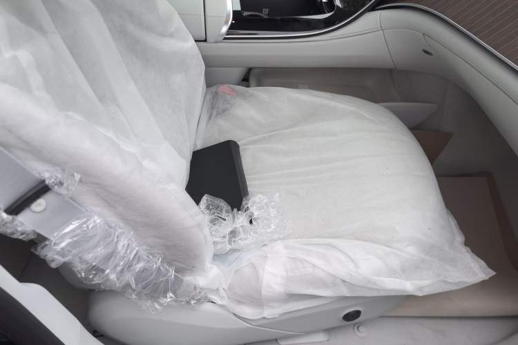 Used Mercedes-Benz EQE 2025 500 4MATIC Pioneer Edition Right Front Seat