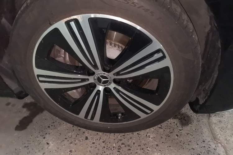 Used Mercedes-Benz EQE 2025 500 4MATIC Pioneer Edition Right Front Wheel Hub