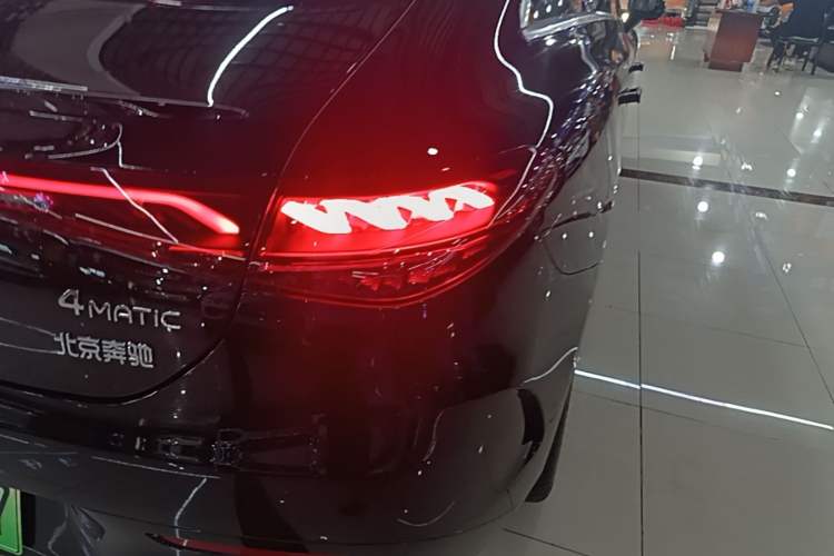 Used Mercedes-Benz EQE 2025 500 4MATIC Pioneer Edition Right Rear Taillight