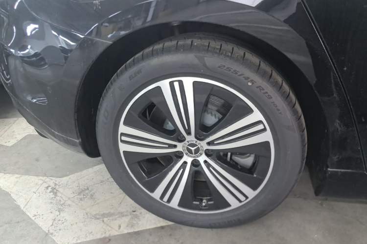 Used Mercedes-Benz EQE 2025 500 4MATIC Pioneer Edition Right Rear Wheel Hub